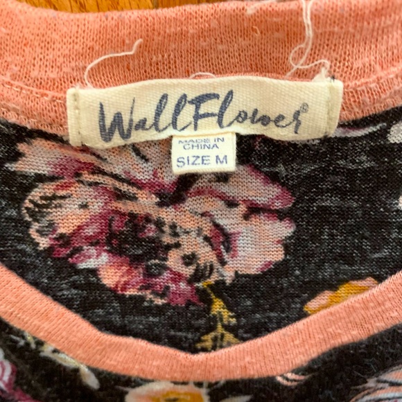 🌸Cute floral shirt 🌸 - Picture 3 of 3